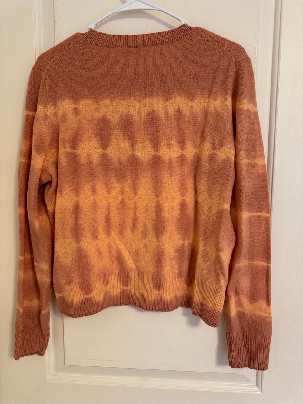 Faherty Tie-Dye Crewneck Sweater- women’s medium  💯 cashmere - Picture 6 of 6